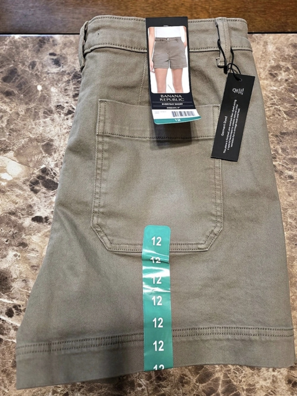 Banana Republic Everyday Short 4" in Green Size 12